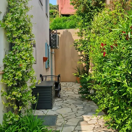 Semesterbostad Jolie Maison, 3 Chambres, Jardin, Piscine Partagee *