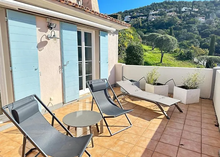 Semesterbostad Jolie Maison, 3 Chambres, Jardin, Piscine Partagee