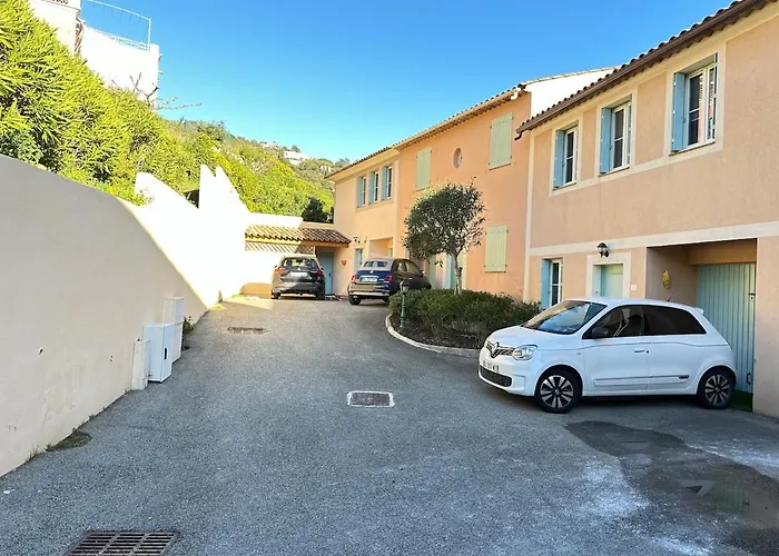 Jolie Maison, 3 Chambres, Jardin, Piscine Partagee