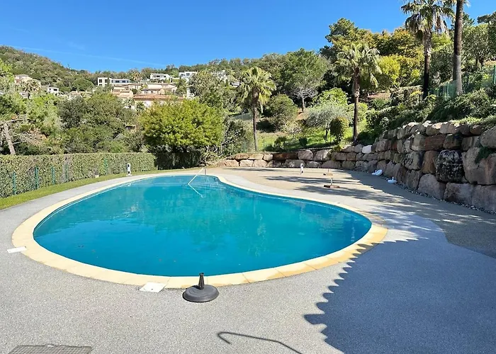 Jolie Maison, 3 Chambres, Jardin, Piscine Partagee Semesterbostad Roquebrune-sur Argens