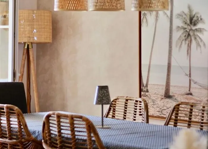 Semesterbostad Jolie Maison, 3 Chambres, Jardin, Piscine Partagee